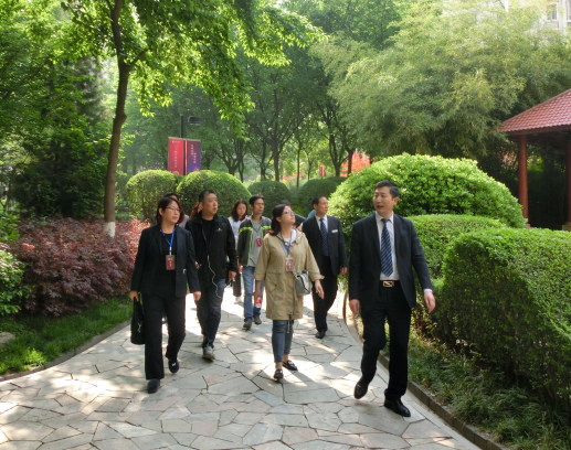 熱烈歡迎交大EMBA班學(xué)員蒞臨曲江6號(hào)小區(qū)參觀學(xué)習(xí)