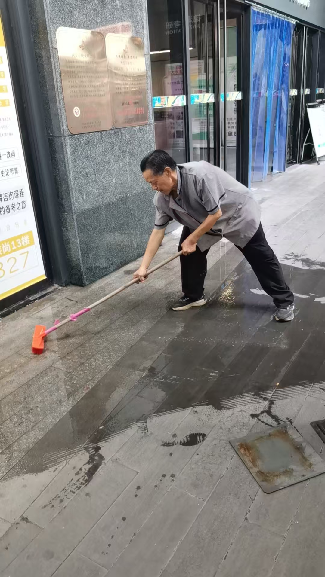 每一份堅(jiān)守，都是城市的溫度